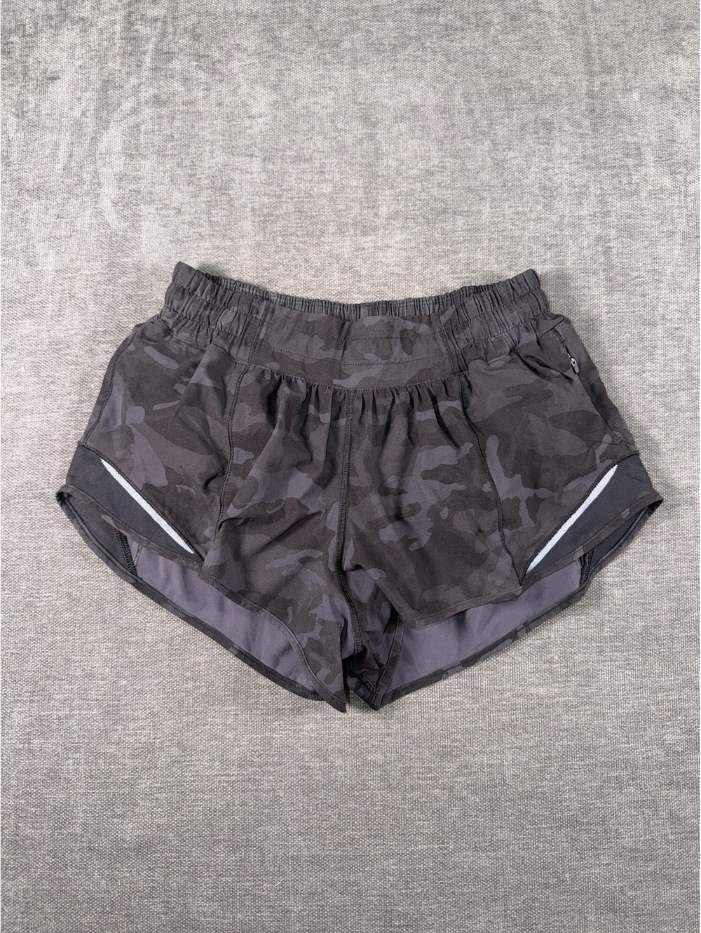 Lululemon Hotty Hot Shorts, Size 6 Reg Black Camo Atheltic Run Shorts